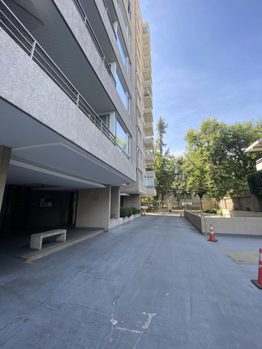 A Tres Cuadras Del Metro Monseñor Eyzaguirre, Lider Y Plazas