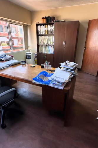 Venta Comoda Oficina En Excelente Punto Ciudad Vieja !