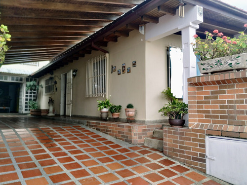 Casa Acogedora En 2 Niveles Urb. Panorama, El Barbecho, Los Teques