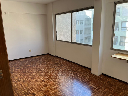 Imagen 1 de 9 de Alquiler Apartamento (o Consultorio) 1 Dormitorio Al Frente En Cordón.