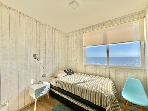 Sólida Casa En Venta Con Preciosas Vistas Al Mar, Zapallar