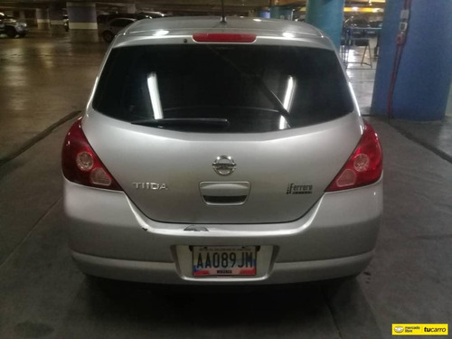 Nissan Tilda Sedan