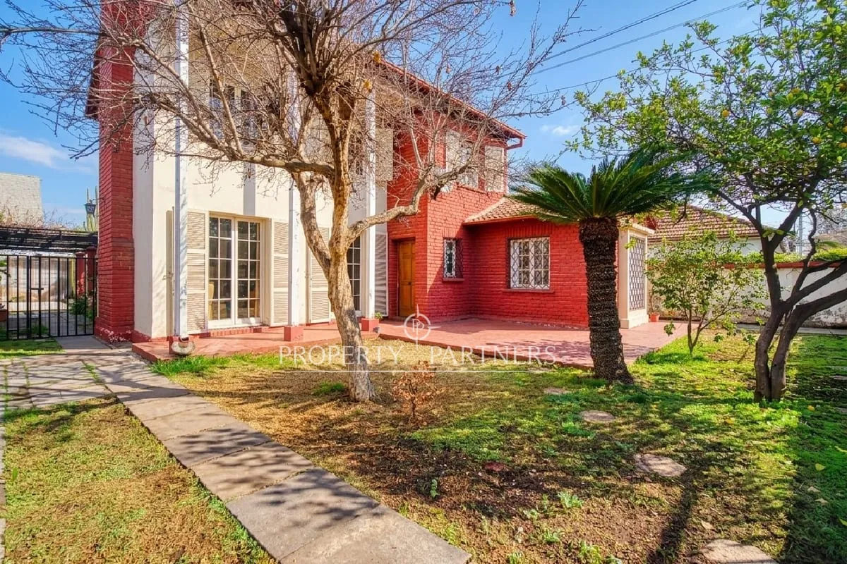 Venta Casona Con Gran Jardín En Barrio Suárez Muji...
