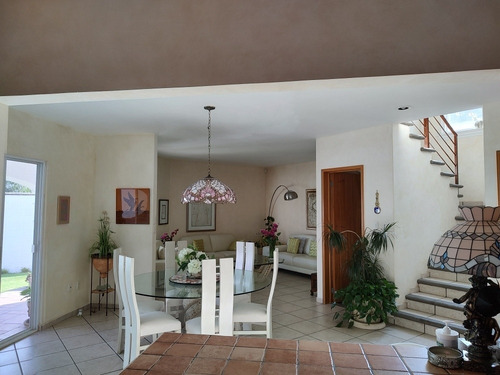 Imagen 4 de 24 de Bonita Casa En Fraccionamiento Joyas De Cortes Al Norte De Cuernavaca Tiene Una Exelente Vista Y El Clima Es Sensacional