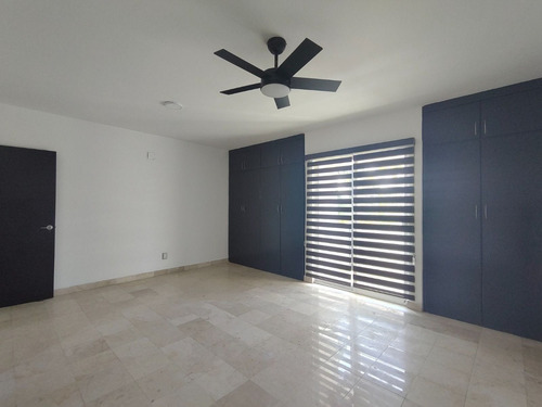 Casa En Venta En Col. Ricardo Flores Magon, Ver