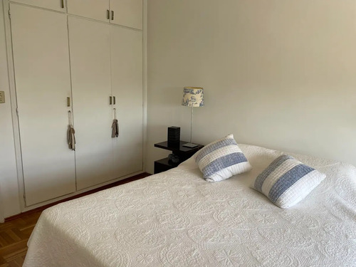 Alquilo Amplio Apartamento De Categoría, 3 Dormitorios, 3 Baños, Balcón, 2 Cocheras, Calefacción Y Más, Acepta Depósito De Garantia, Ubicado En Punta Carretas.