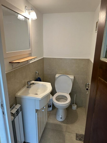 Casa Adaptada Oficina, 6 Despachos. Castelli Y Arenales, Reciclada.
