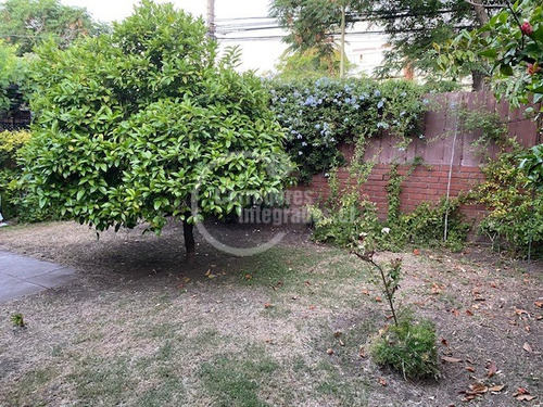Casa En Venta De 4 Dorm. En Las Condes