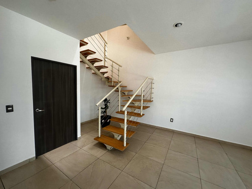 Venta Céntrica Con 5 R Y 4 B Roof Garden Y Alberca