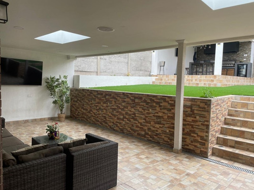Casa Aislada Con Vista A La Precordillera 4d 3b