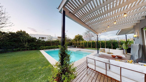 Impecable Casa En Santa Bárbara En Una De Las Islas! Tour Virtual.