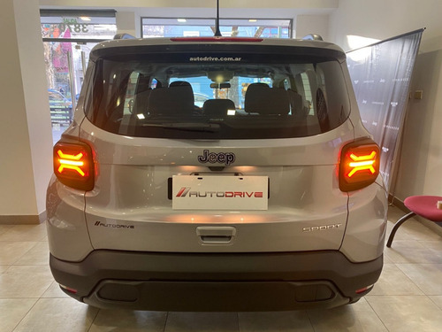 Imagen 13 de 20 de Jeep Renegade 2023 Automática Plan