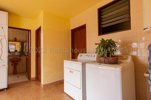 Exclusiva Casa En Venta Ubicada En Los Naranjos Del Cafetal 25-17320