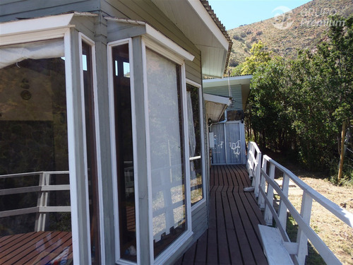 Casa En Venta De 4 Dorm. En Olmué