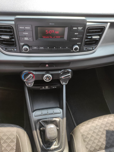 Imagen 11 de 13 de Kia Rio Sedan Lx 1.6l L4 121hp Mt 2018