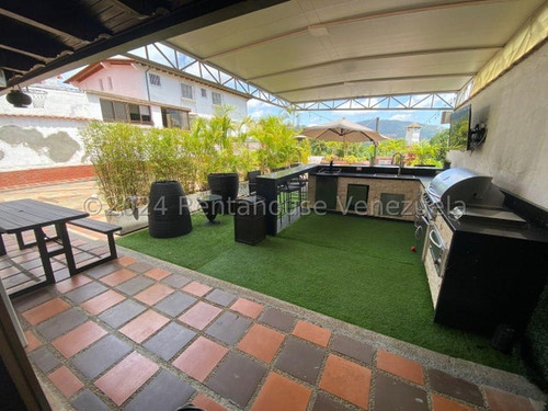 Venta De Imponente Casa Santa Paula