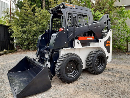 Imagen 12 de 15 de Cowdin Mini Cargadora Rex V570
