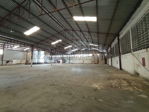 Galpon En Venta En La Av. Intercomunal Maracay. S/ La Providencia 25-12948 More