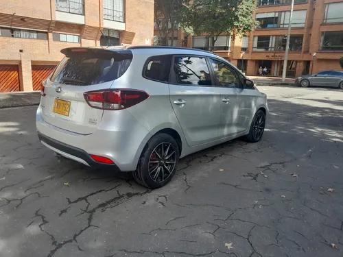 Kia Carens 2.0 Suv MT