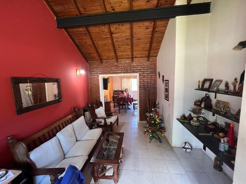 Casa Sobre Esquina (barrio Los Sauces)