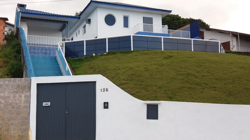 Residência Completa Averbada. Aceito Permuta. Ofereço 90 Mil De Desconto Para Efetuação De Um Embelezamento Geral Da Residência. A Residência, Uma Vez Embelezada, Passará A Valer Cerca De 1.600.000.