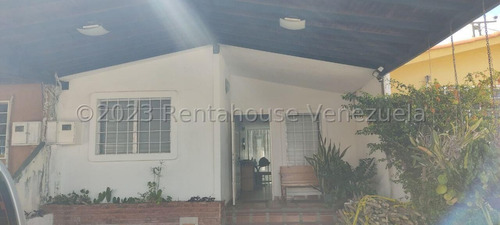 // Casa En Venta En Cabudare Urb. Prados Del Golfs E F  2 - 4- 7 - 4 - 1 - 0  Mehilyn Perez //