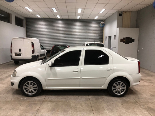 Renault Logan 1.6 Expression Hi-power 4p