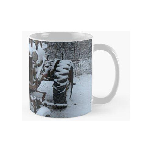 Taza Tractor Antiguo En Un Día De Nieve Calidad Premium