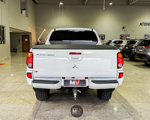 Mitsubishi L200 Triton 2.4 HLS 4X2 CD 16V FLEX 4P MANUAL