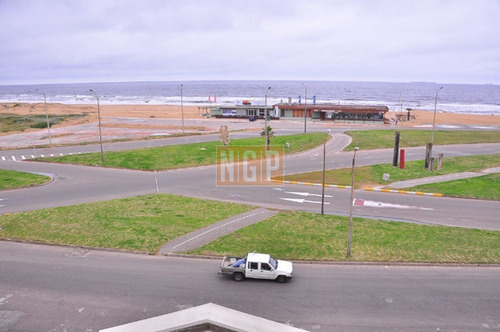 Imagen 27 de 30 de Apartamento En Brava, 3 Dormitorios