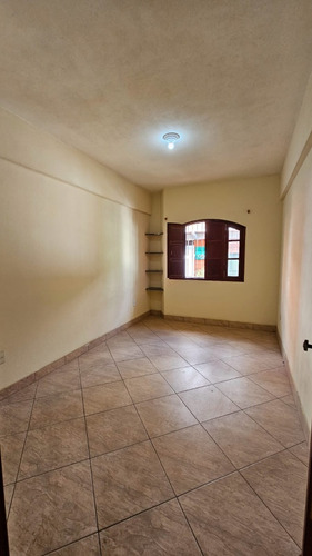 Prédio Com Três Apartamentos Por R$650.000,00