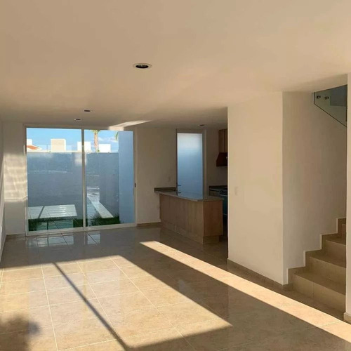 Hermosa Casa En Ciudad Maderas, 3 Recamaras, Jardín, Alberca, Cocina En Granito