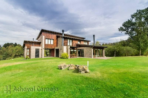 Imagen 2 de 13 de Excelente Casa Sobre El Golf Con Vista A La Piedra De Habsburgo