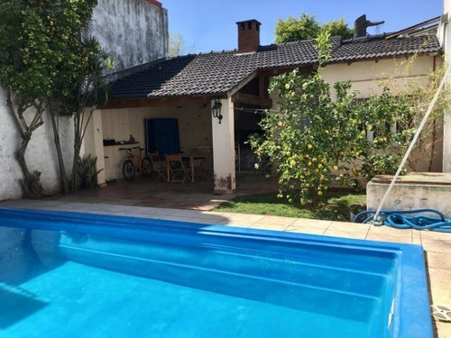 Venta De Casa En Gran Lote Con Pileta! Haedo Chico-