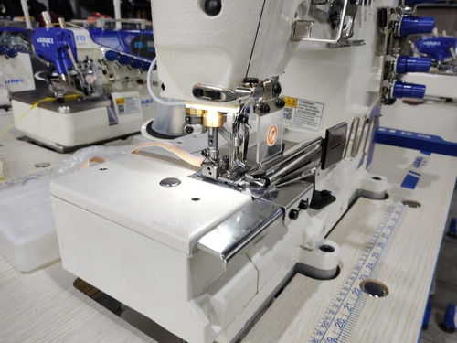 Imagen 5 de 8 de Collareta Y Tapacostura Maquina Motor Bajo Consumo Luz Led