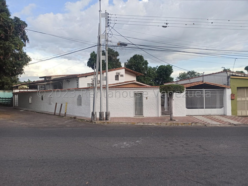 Casa En Venta La Floresta Maracay Estef 23-30406