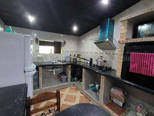 Terreno En Venta En La Colonia Tovar Cda 25-518 Yf