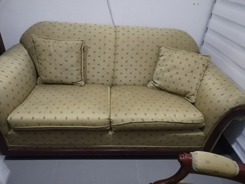 Vendo Sofa Isabelino  De Dos Puestos,  Una  Silla Y Una Mesa