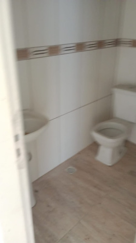 Vendo Sobrado Com 2 Dormitórios Esperando Um Terceiro