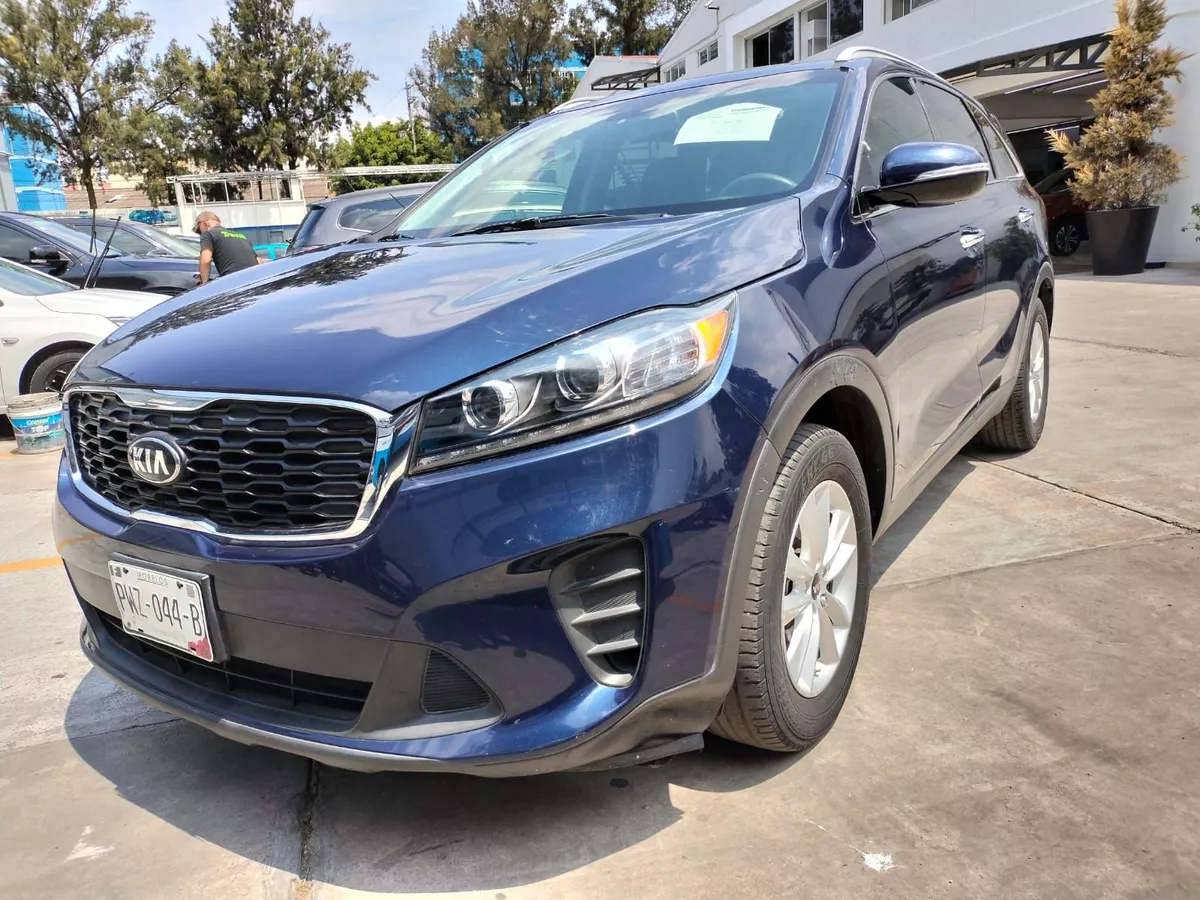 Kia Sorento 2.4 L4 LX Tela 7 Pasajeros At