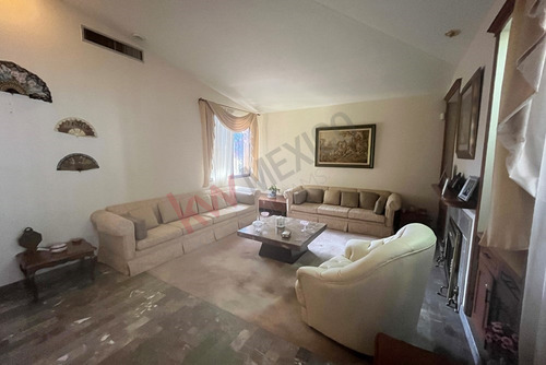 Casa En Chapultepec: 1 Piso, Confort Y Amplitud.