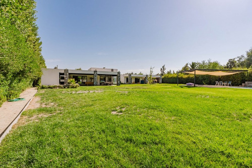 Casa Con Doble Altura Impecable, En Condominio Las Garzas