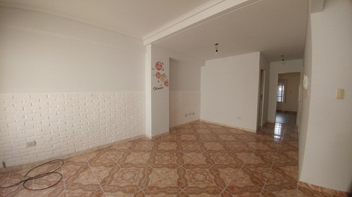 Departamento En Venta En Wilde Centro Con Patio Con Cochera
