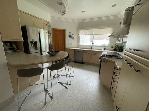 Residencia De Lujo En Exclusivo Fraccionamiento En Valle Escondido