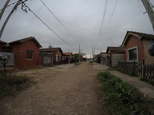 Imagen 4 de 16 de Venta Casa 3 Amb En Parque 132 Viviendas F. Varela