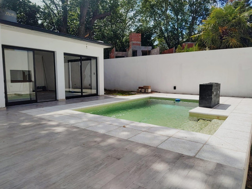 Casa En Arguello A Estrenar Con Pileta