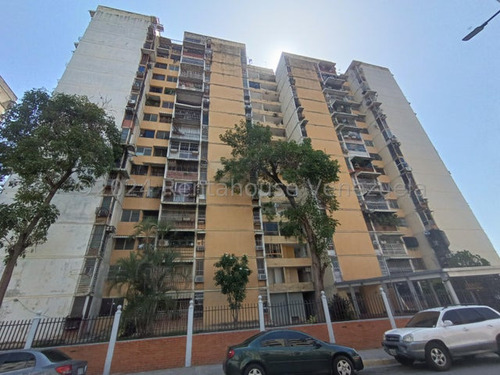 Apartamento En Venta En La Urbanizacion San Jacinto Maracay 24-24049 Meglisf