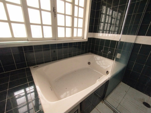 Alphaville 05 - Casa 600m² 5 Dormitórios, 3 Suítes, 4 Vagas, Piscina, Churrasqueira, Hidromassagem - Cncd077