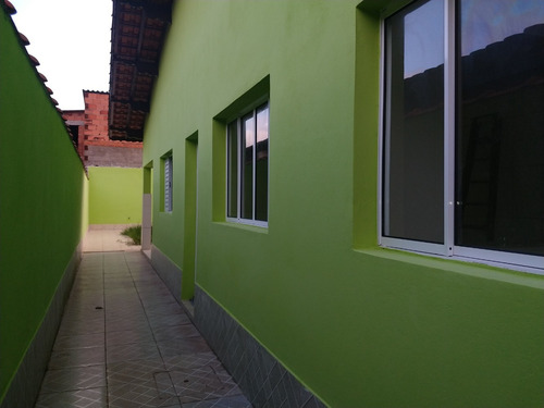 Imagem 12 de 14 de Casa Em Mongaguá , Casa Nova Com Quintal Espaçoso .