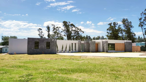 Casa A Estrenar En Venta En El Quijote, La Barra.